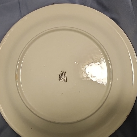 Christmas dinner plates 3 to this set holiday mountain lodge - Picture 3 of 7